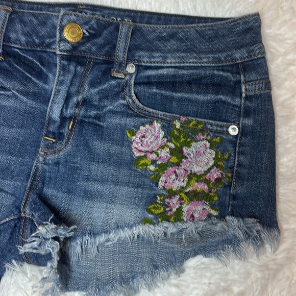 American Eagle Outfitters Denim Shorts Floral Embroidered Size 2 - Picture 2 of 8
